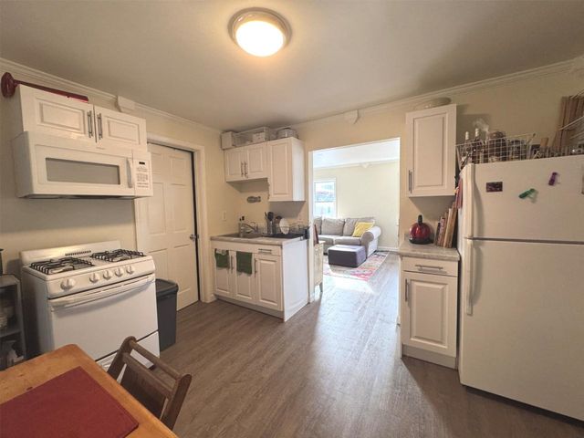 214-216 Pine Street, Burlington, VT 05401