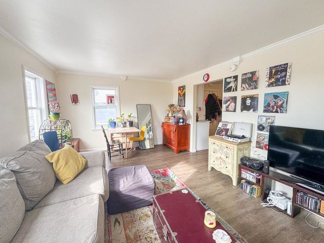 214-216 Pine Street, Burlington, VT 05401
