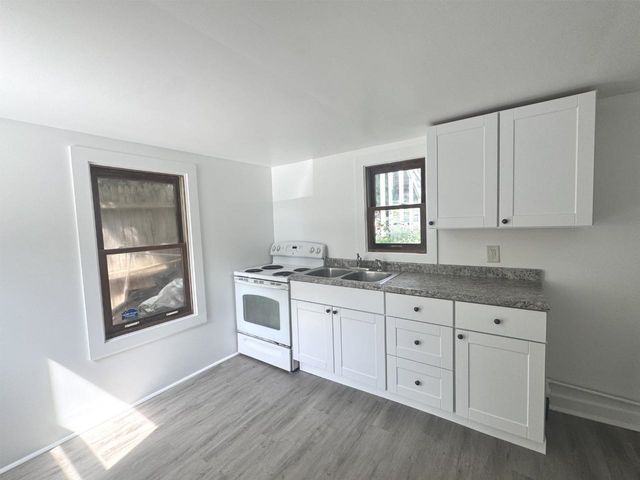 214-216 Pine Street, Burlington, VT 05401