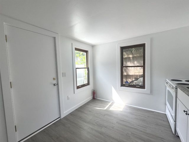 214-216 Pine Street, Burlington, VT 05401