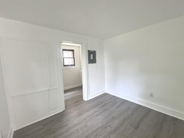 214-216 Pine Street, Burlington, VT 05401