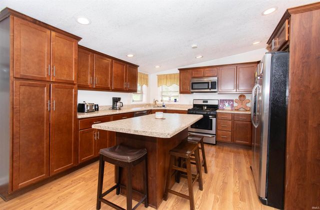 11193 E Baseline Road, Avilla, IN 46710