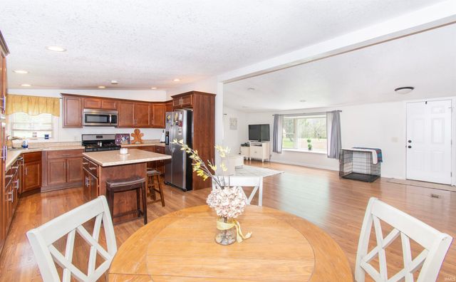 11193 E Baseline Road, Avilla, IN 46710