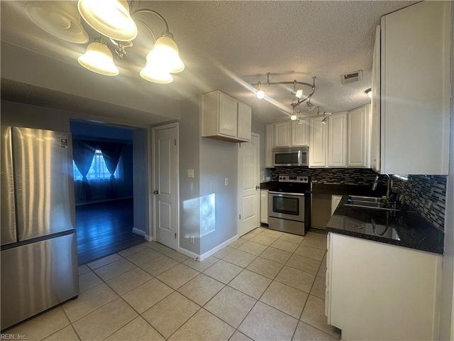 1273 Green Cedar LN, Virginia Beach, VA 23453