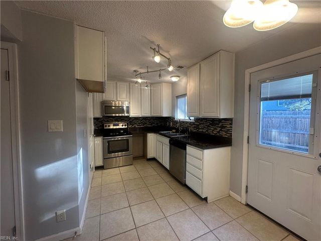 1273 Green Cedar LN, Virginia Beach, VA 23453