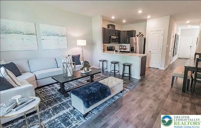 1158 Lova Lane, Allentown, PA 18103