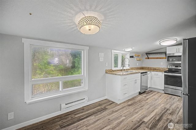 1251 S 230th Street, Des Moines, WA 98198