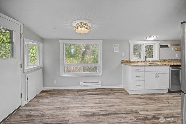 1251 S 230th Street, Des Moines, WA 98198