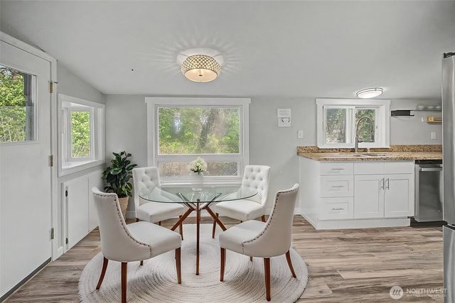 1251 S 230th Street, Des Moines, WA 98198