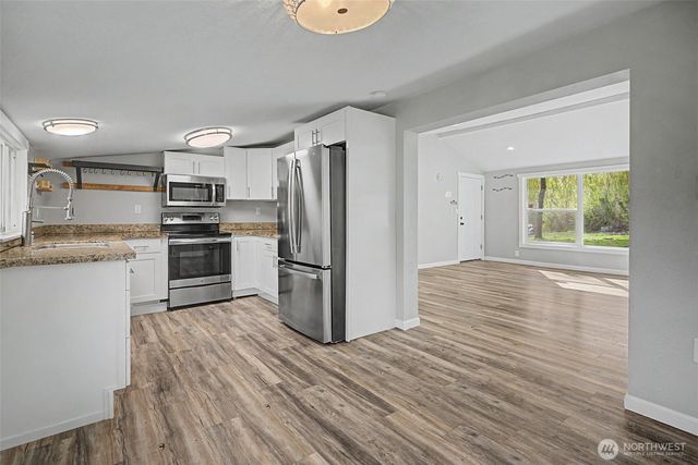 1251 S 230th Street, Des Moines, WA 98198