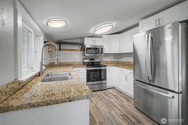 1251 S 230th Street, Des Moines, WA 98198