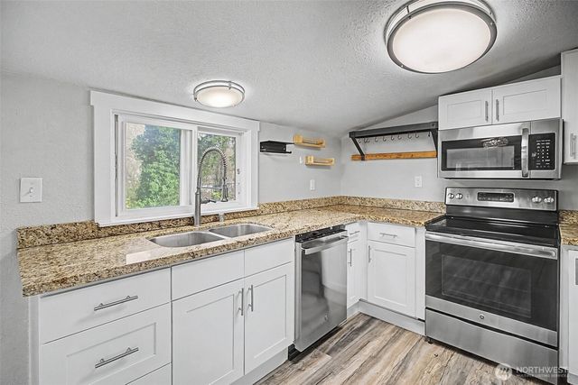 1251 S 230th Street, Des Moines, WA 98198