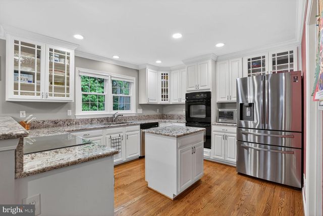 8844 SILVERLINE DR, Fairfax Station, VA 22039