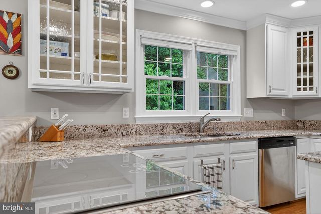 8844 SILVERLINE DR, Fairfax Station, VA 22039
