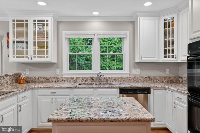 8844 SILVERLINE DR, Fairfax Station, VA 22039
