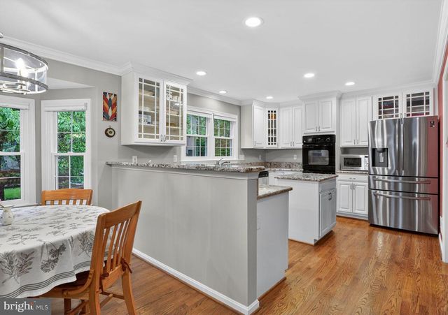 8844 SILVERLINE DR, Fairfax Station, VA 22039