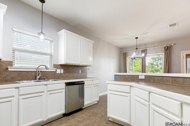 39461 Old Cornerstone Ct, Prairieville, LA 70769