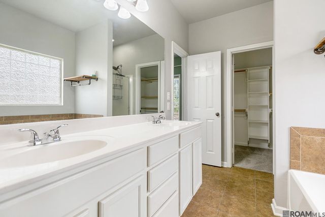 39461 Old Cornerstone Ct, Prairieville, LA 70769
