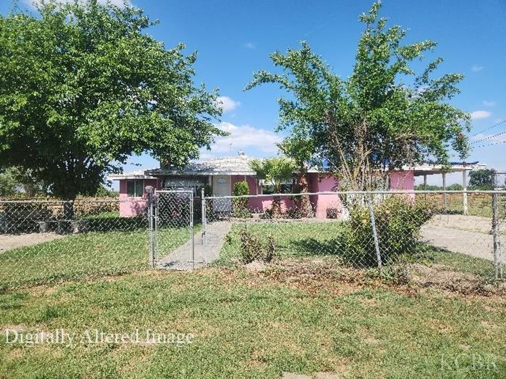 22136 Fairfax Avenue, Lemoore, CA 93245