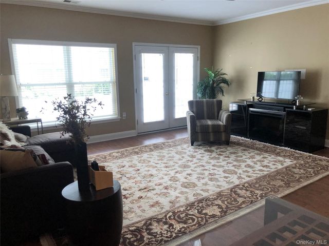 170 Larry Lane, Dix Hills, NY 11746