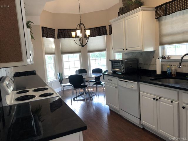 170 Larry Lane, Dix Hills, NY 11746
