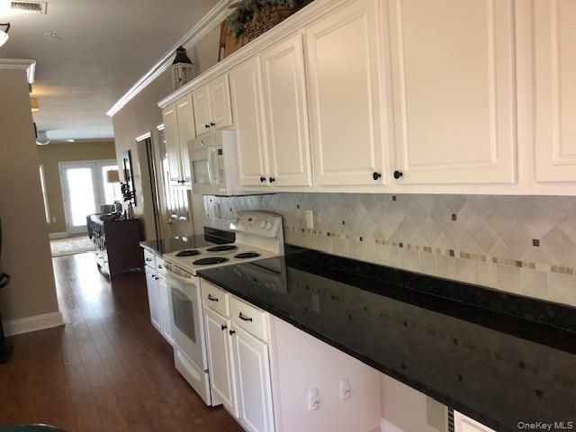 170 Larry Lane, Dix Hills, NY 11746