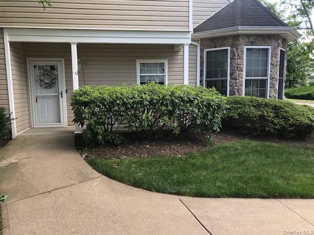 170 Larry Lane, Dix Hills, NY 11746