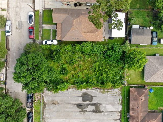 2006 Common Street, Houston, TX 77009
