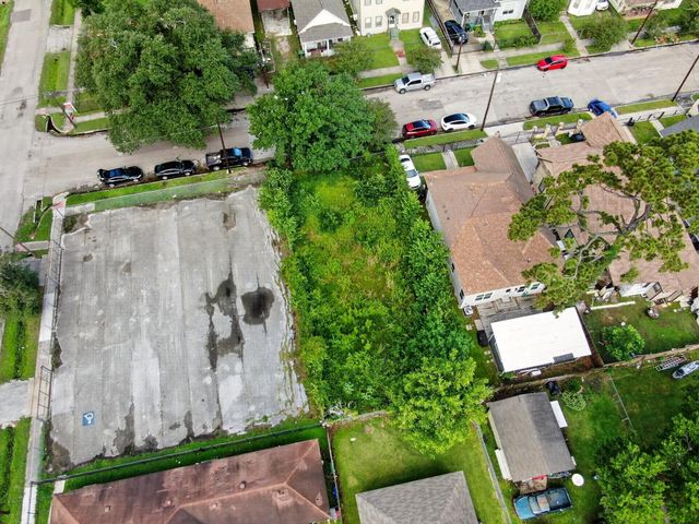2006 Common Street, Houston, TX 77009