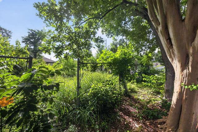 2006 Common Street, Houston, TX 77009