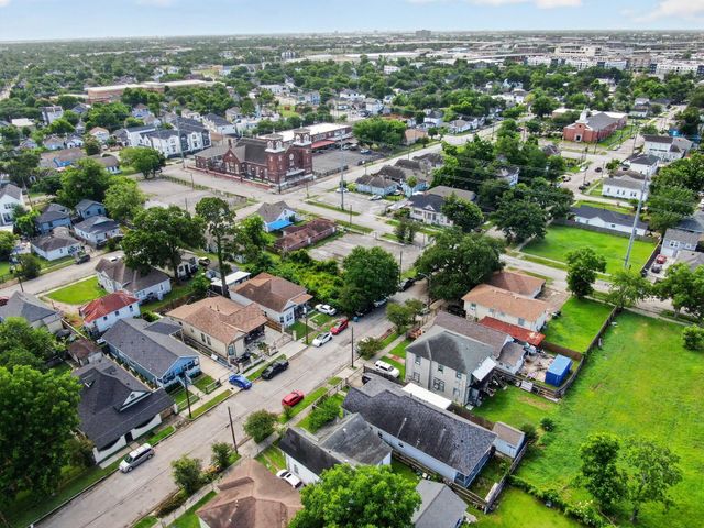 2006 Common Street, Houston, TX 77009