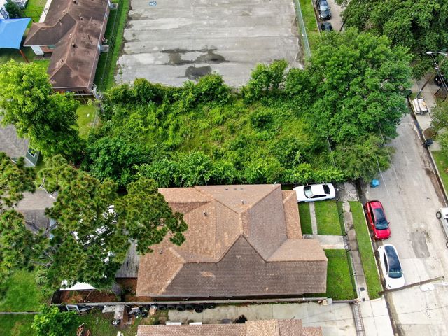 2006 Common Street, Houston, TX 77009