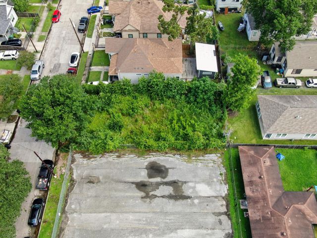 2006 Common Street, Houston, TX 77009