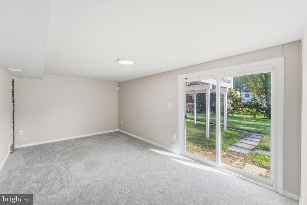 Image 13 of property listing at 4925 KIRKDALE DR, Woodbridge, VA 22193
