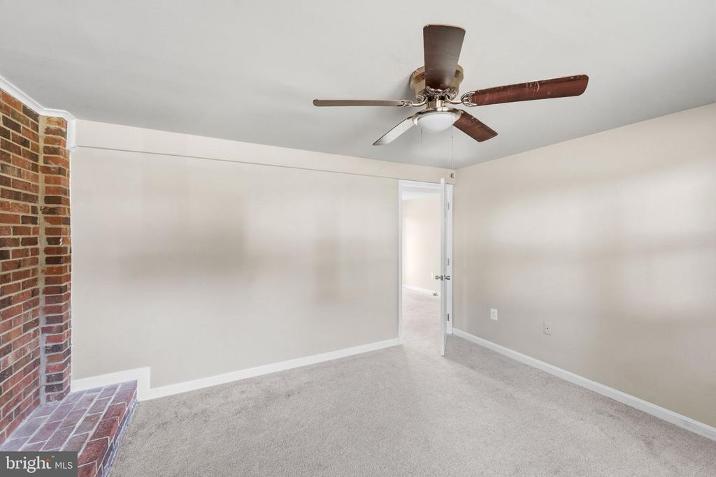 Image 14 of property listing at 4925 KIRKDALE DR, Woodbridge, VA 22193