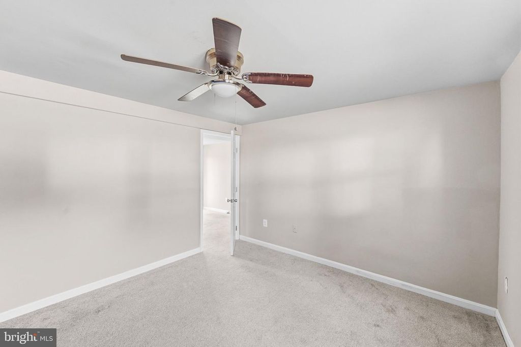 Image 15 of property listing at 4925 KIRKDALE DR, Woodbridge, VA 22193
