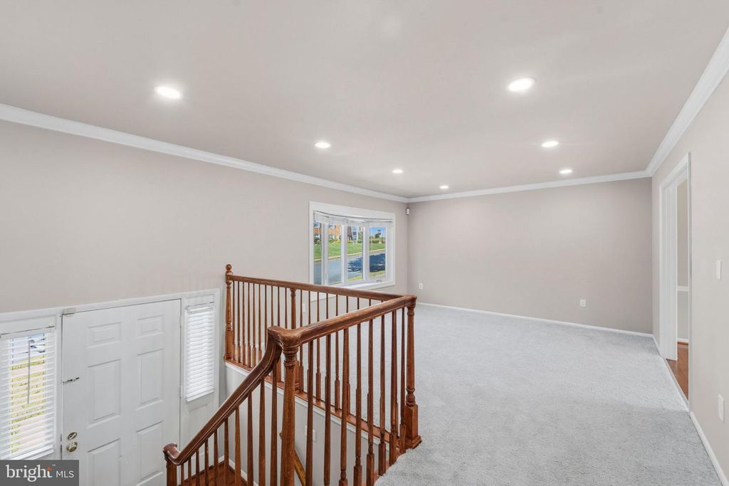 Image 21 of property listing at 4925 KIRKDALE DR, Woodbridge, VA 22193