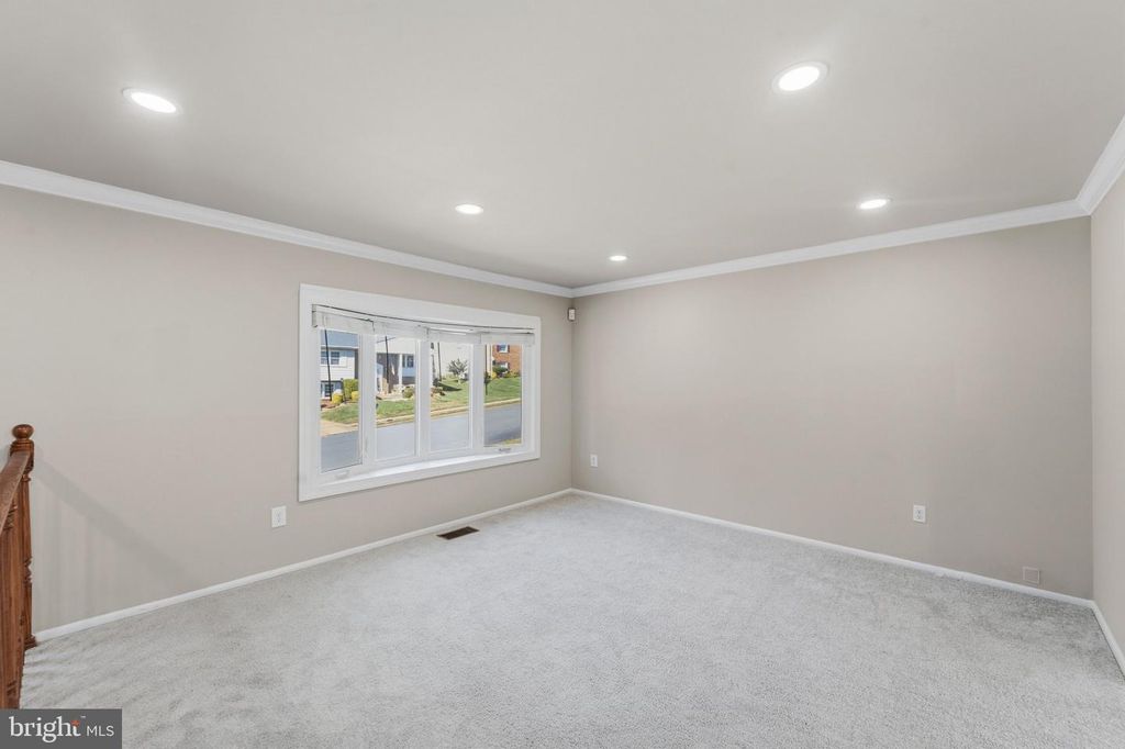 Image 22 of property listing at 4925 KIRKDALE DR, Woodbridge, VA 22193