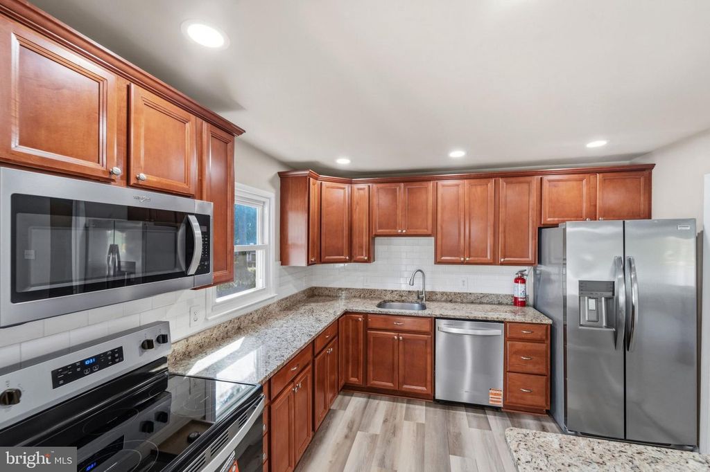 Image 24 of property listing at 4925 KIRKDALE DR, Woodbridge, VA 22193