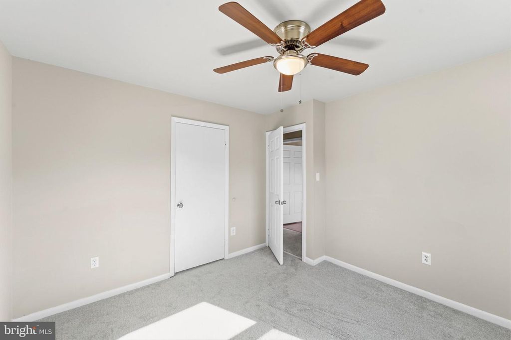 Image 28 of property listing at 4925 KIRKDALE DR, Woodbridge, VA 22193
