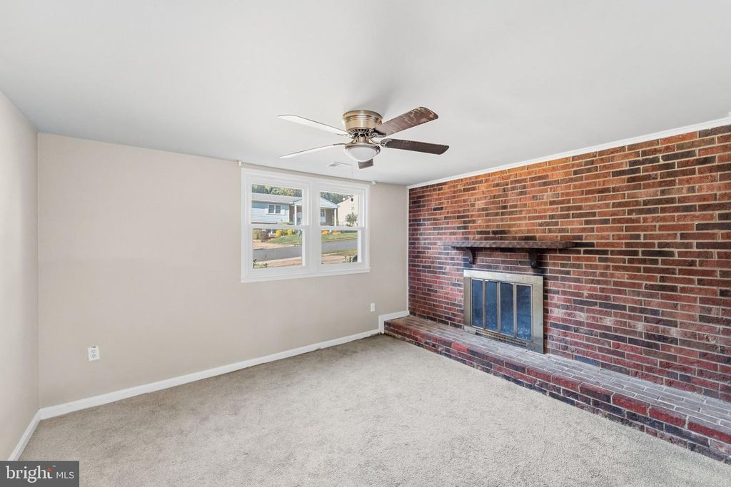 Image 30 of property listing at 4925 KIRKDALE DR, Woodbridge, VA 22193