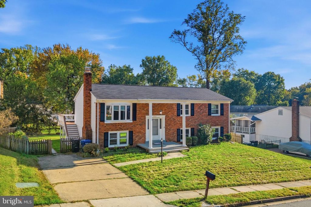 Image 4 of property listing at 4925 KIRKDALE DR, Woodbridge, VA 22193