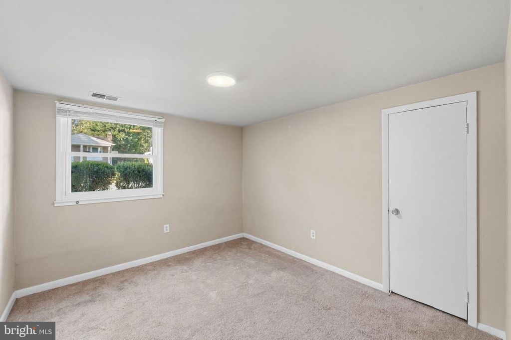 Image 31 of property listing at 4925 KIRKDALE DR, Woodbridge, VA 22193