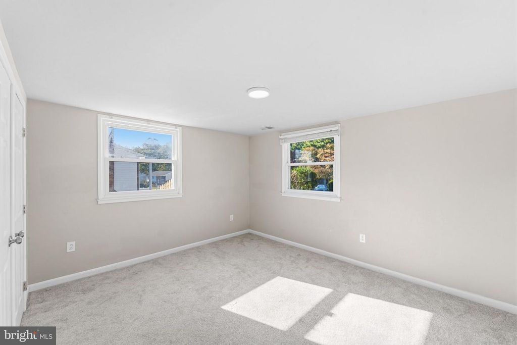 Image 32 of property listing at 4925 KIRKDALE DR, Woodbridge, VA 22193