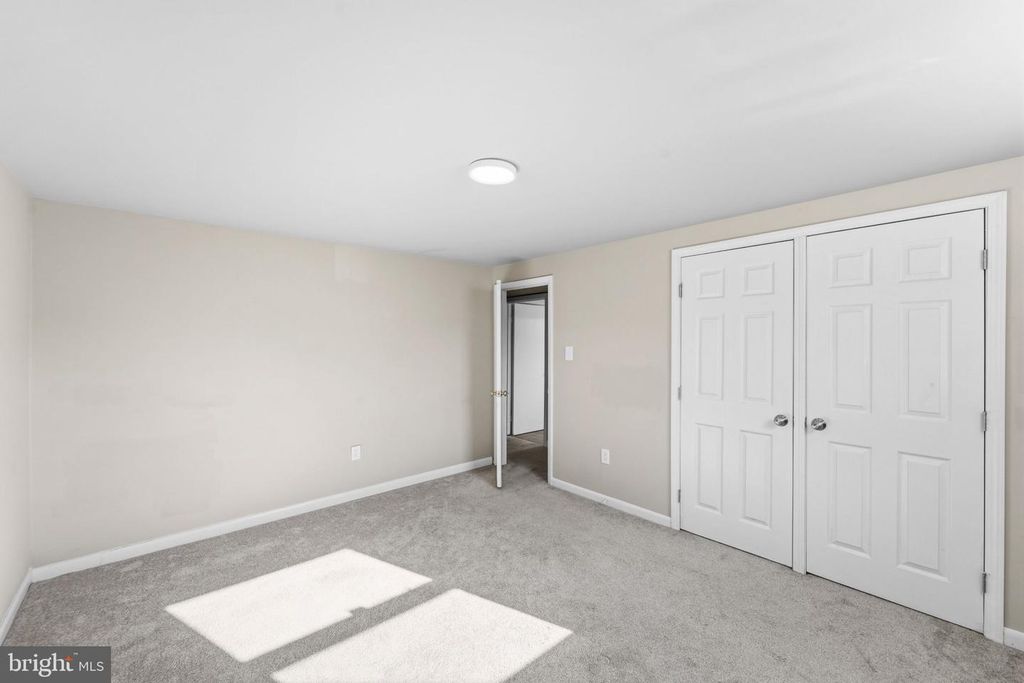 Image 33 of property listing at 4925 KIRKDALE DR, Woodbridge, VA 22193