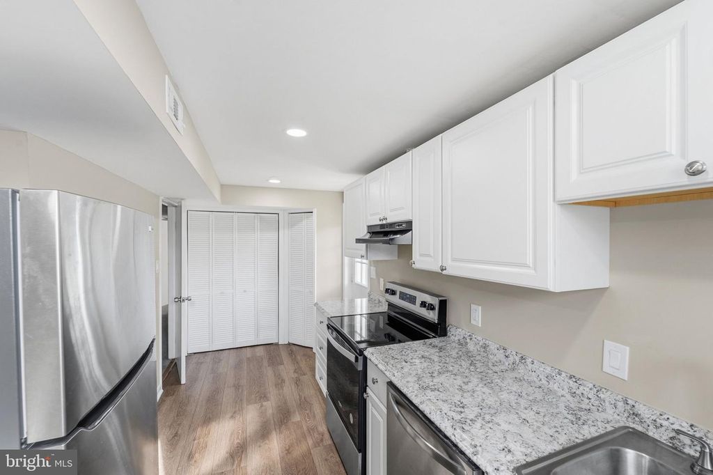 Image 34 of property listing at 4925 KIRKDALE DR, Woodbridge, VA 22193