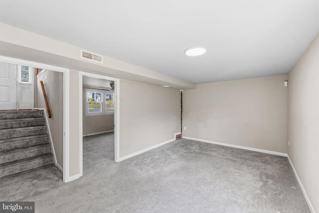 Image 35 of property listing at 4925 KIRKDALE DR, Woodbridge, VA 22193