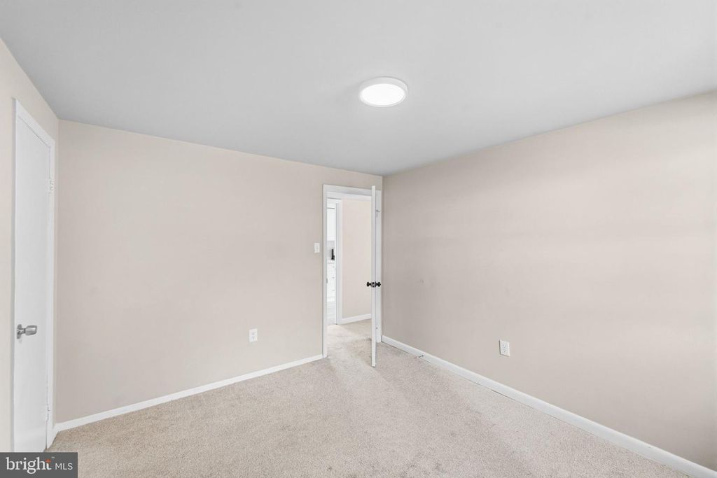 Image 36 of property listing at 4925 KIRKDALE DR, Woodbridge, VA 22193