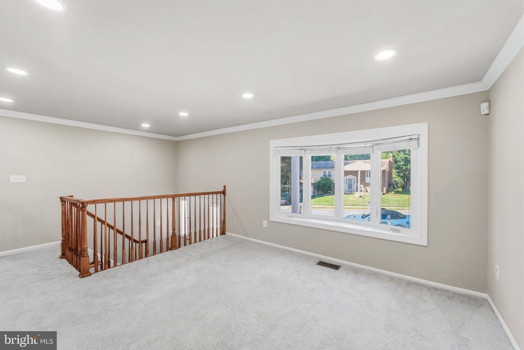 Image 6 of property listing at 4925 KIRKDALE DR, Woodbridge, VA 22193