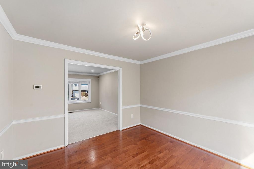 Image 8 of property listing at 4925 KIRKDALE DR, Woodbridge, VA 22193